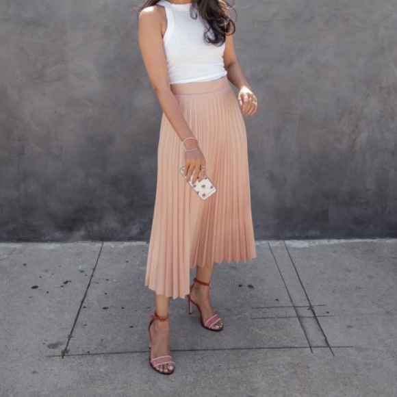 Zara Dresses & Skirts - Blush / beige pleated Zara skirt - size S